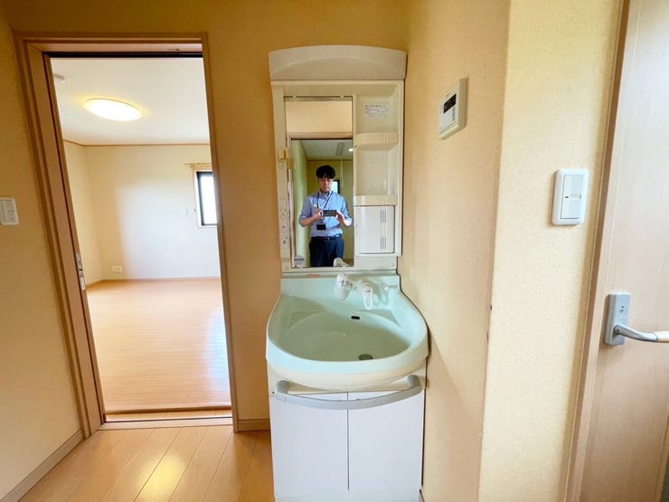 2階に洗面台があることで、寝室からの移動が短く、身支度がしやすく便利です。