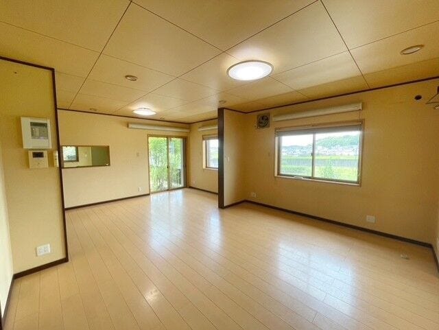 広さのあるLDは、家具配置の自由度も高く、家族が自然と集まる心地よいゆったりとした時間を過ごせます。