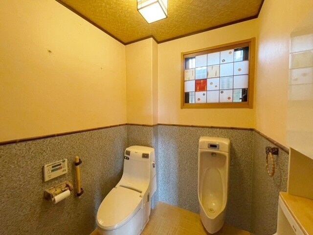 ゆったりとした広さのあるトイレは、圧迫感がなく快適に使える空間。清潔感のある内装で、毎日気持ちよく過ごせます。