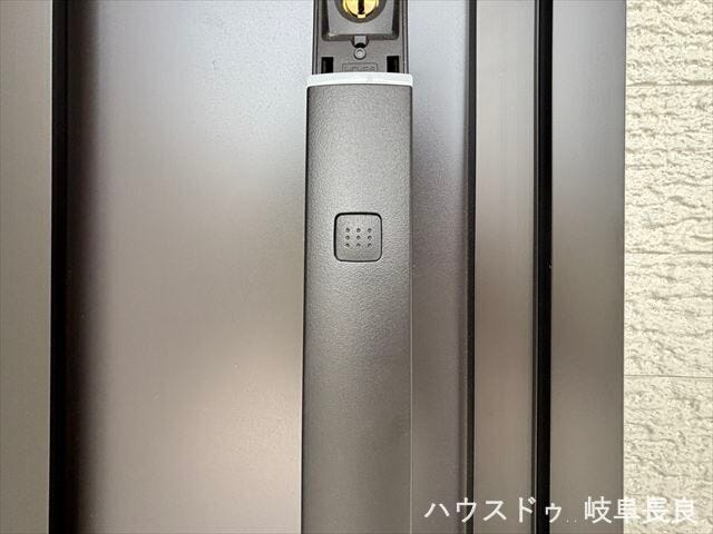 ≪スマートロック≫鍵を取り出さずに操作できるスマートキーを採用。毎日の外出や帰宅をより快適にサポートします。