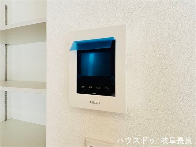 ≪モニター付きインターホン≫安心のモニター付きインターホンを備えた住まい。防犯面に配慮しながら快適な暮らしをサポートします。