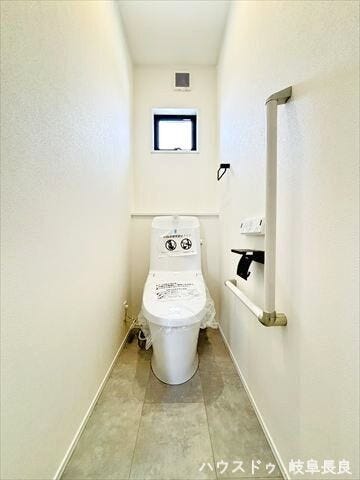 ≪2F≫シンプルで使いやすいデザインを採用したトイレ空間。お手入れもしやすく、快適にご利用いただけます。