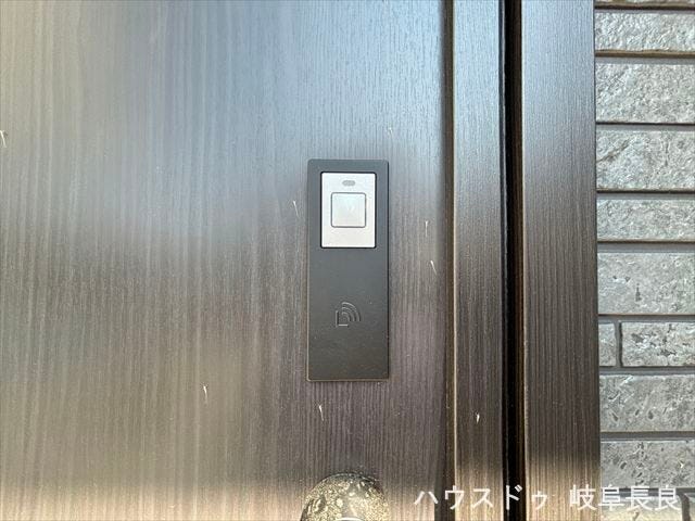 ≪スマートロック≫施錠・開錠がスムーズなスマートキー。重い荷物を持っていてもスムーズに解錠できます。