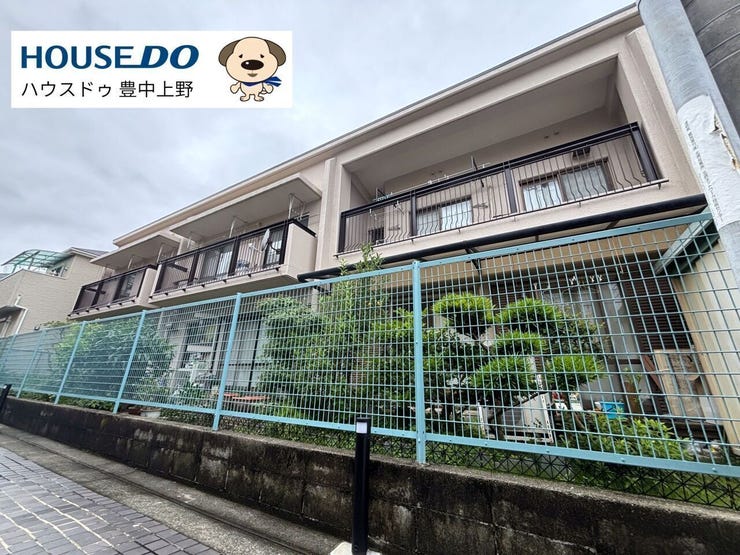 猪名川の潤いと緑に囲まれた落ち着いた住宅地に佇むコーポラティブマンション。自然と寄り添いながら、ゆったりとした時間を味わえる、温かみあふれる住まいです。
