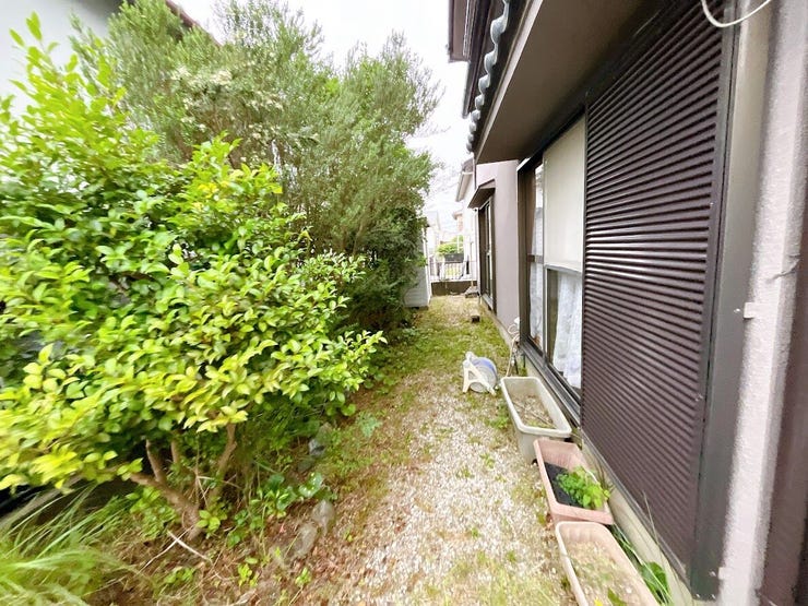 落ち着いた雰囲気の閑静な住宅街で環境の良い立地です。