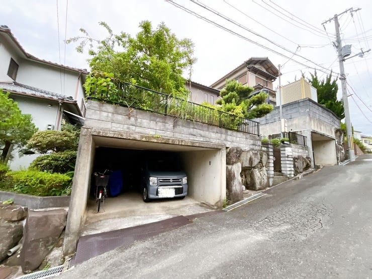 隣家との間隔が広い住宅地なので、お子様が小さいご家族やペットを飼われる方も安心です。