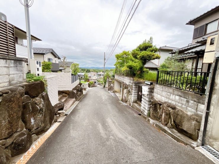 静かで落ち着いた閑静な住宅地です。
子育て世代の生活環境としても最適です◎