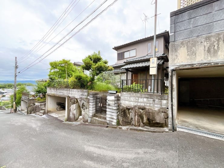 あたたかな陽が差し込み、優しい風が吹き込む陽当り・通風良好な立地です。