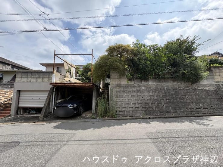 【外観】
【外観】南西向き公道に接道しており陽当たり良好