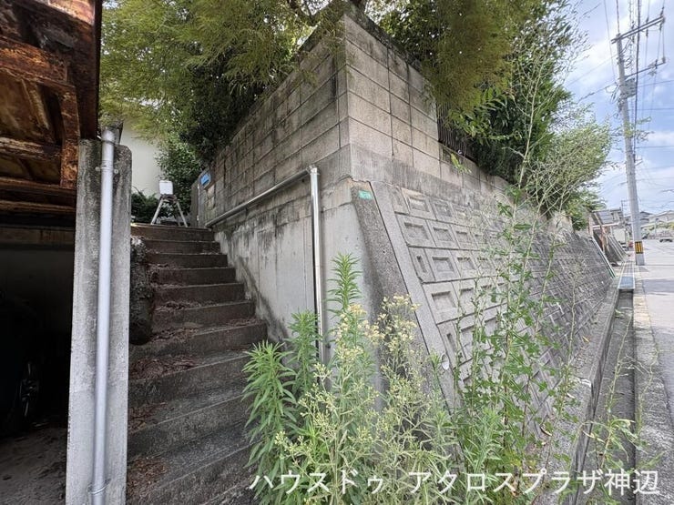 【階段】災害リスクの低い高台の土地です