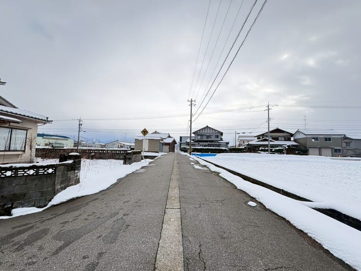 【前面道路含む現地写真】