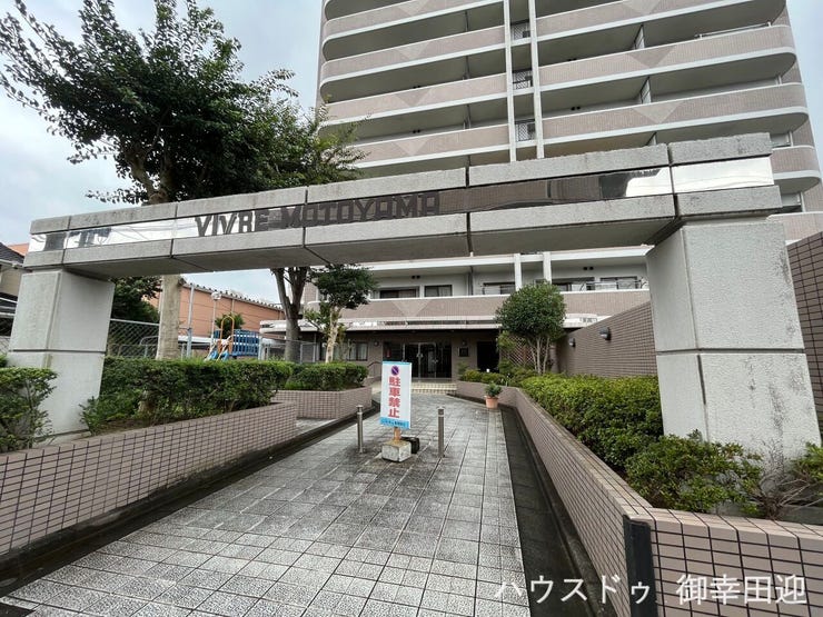 ■家族の笑顔が集う中心地■お気に入りの家具を迎え、窓からは心地の良い光が差し込みます。