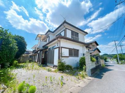 【外観】
※リフォーム前の写真です。