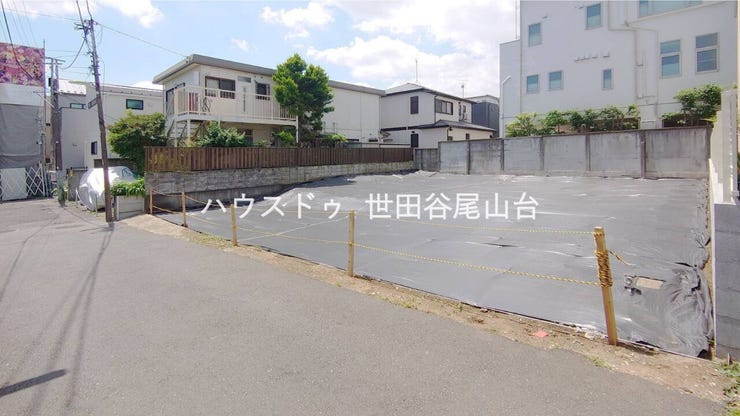 前面道路とのゆとりがあり、陽当たりや開放感を現地でご体感いただけます。建築プランも描きやすい立地です。