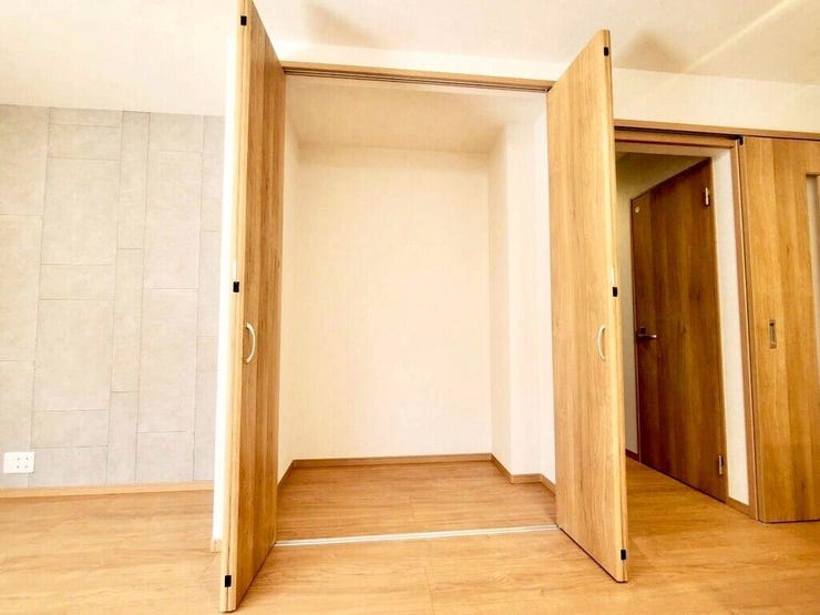 【Bedroom】クローゼット完備で収納力◎。家具の配置もしやすい機能的な洋室です。