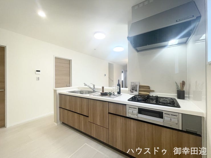 ■家族の「美味しい」が集まる舞台■高い機能性と美しいデザインを両立。料理する人も、待つ人も、笑顔になれる場所です。