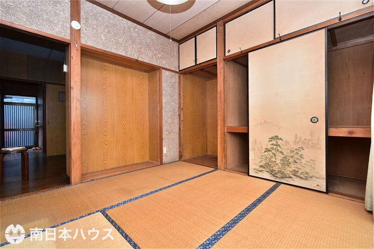 【和室】ダイニングキッチン横の4.5帖和室です!押し入れ収納や床の間があります♪