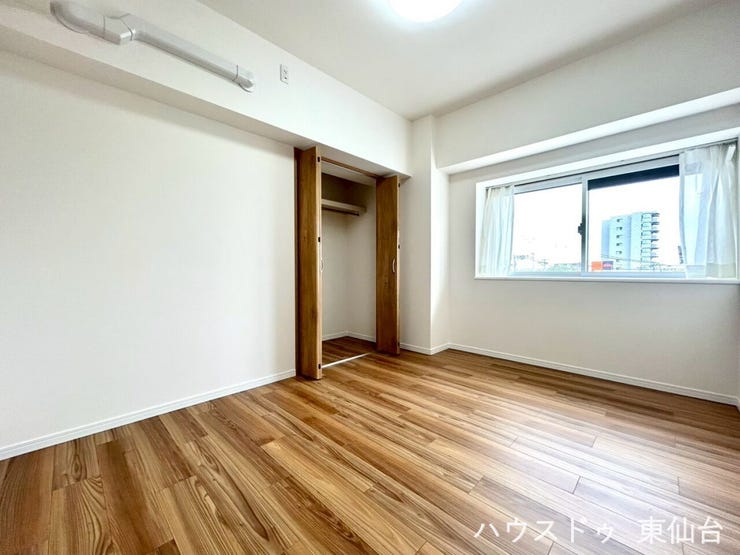 収納をしっかり確保し、生活用品がすっきり収まる使い勝手の良い空間です。