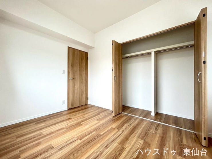 約6.0帖の洋室は、収納力と使い勝手を両立した居室です。