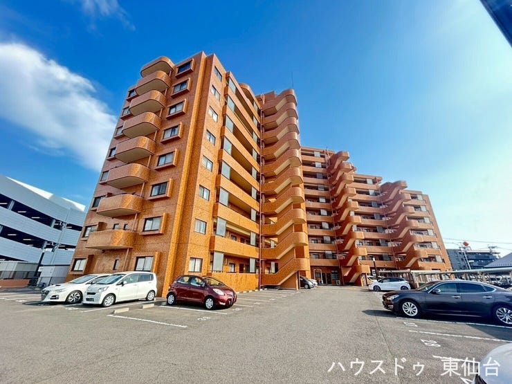 【外観】
南西角×専用ポーチの大型3LDK
駅徒歩3分/二面バルコニー/リノベ済。