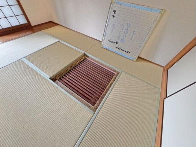 和室には掘ごたつがあります。(こたつやぐらは別途準備が必要です。)