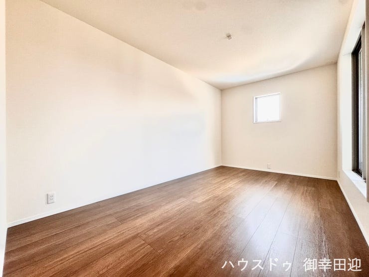 ■2階8帖洋室■心からリラックスできる静けさ、上質な眠りで、毎日をリセットします。明日への活力を養う空間です。