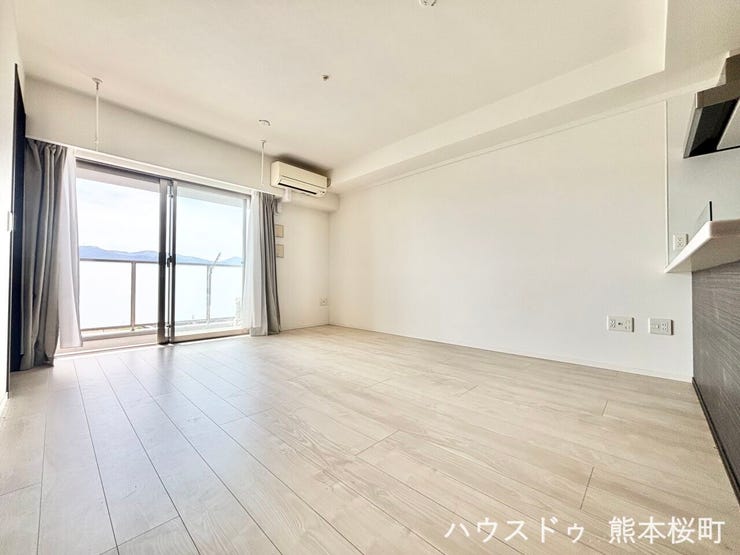 ■安らぎと笑顔の中心地■陽光が優しく降り注ぎ、会話が自然と弾む。ここでは、毎日が特別な時間へと変わります。