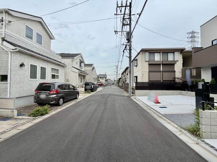 前面道路は約6mで駐車もラクラク♪閑静な住宅街です♪
