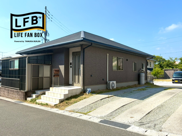 【外観】
ミサワホーム施工のお家で広々とした駐車場は駐車4台可能です♪
お庭もあり、ガーデニングやお子様やペットと遊ぶこともできそうです!