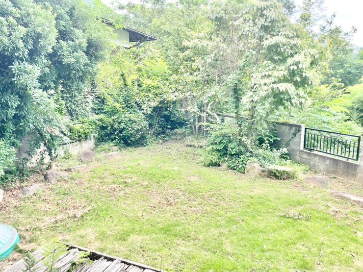 遠くの山々を一望できる、開放感のある素晴らしい景色。
