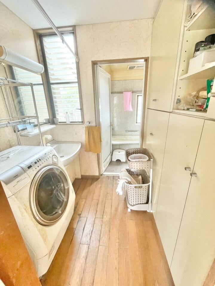 大容量の収納を備えた、使い勝手の良い洗面空間。