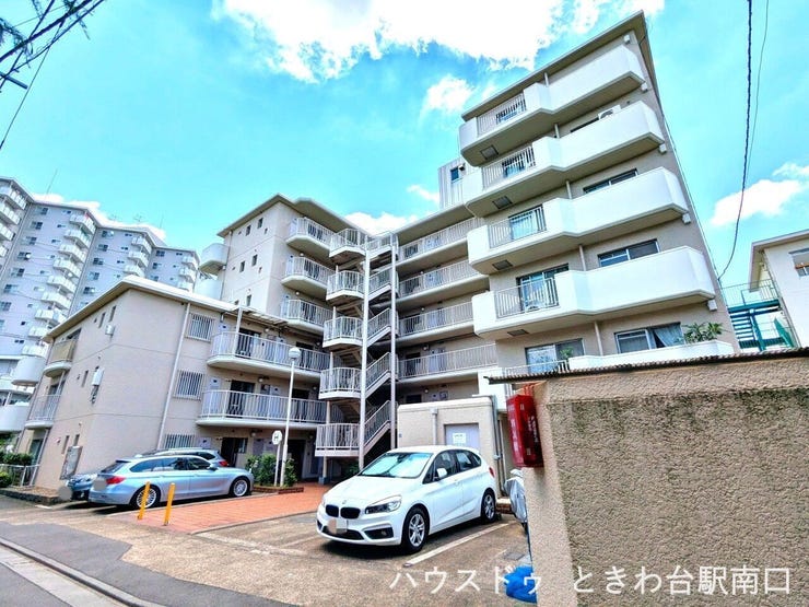 290戸のビッグコミュニティ。上板橋エリアのランドマークとして、堂々とした外観が魅力的です。