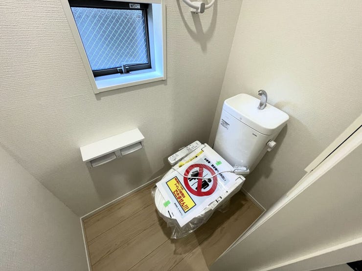 ◇トイレ◇ 同仕様
1階2階とも温水洗浄便座♪
便座が暖かく、冬でも快適です♪