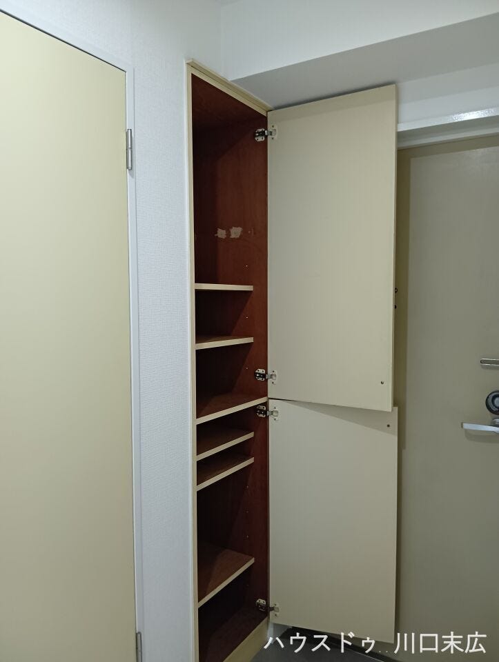 お気に入りの靴をたっぷりと収納でき、玄関周りを常にすっきりと美しい状態に保つことができる大容量のシューズボックスです。