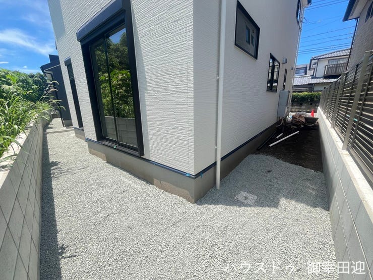 ■遊びと安らぎの多目的空間■子どもが安全に遊べ、ペットと触れ合い、大人も自然に癒やされる、暮らしを彩るスペースです。【撮影日:2026年7月11日】