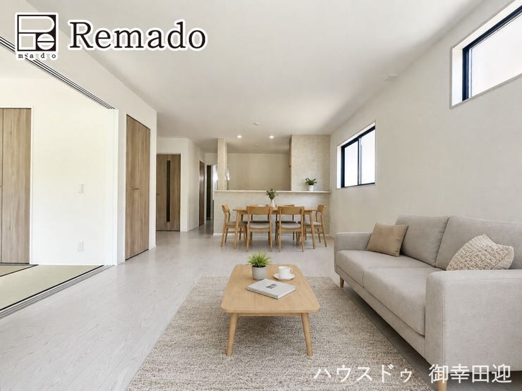 【リビング】
■家族の笑顔が集う中心地■お気に入りの家具を迎え、窓からは心地の良い光が差し込みます。※CGで家具を配置しています。