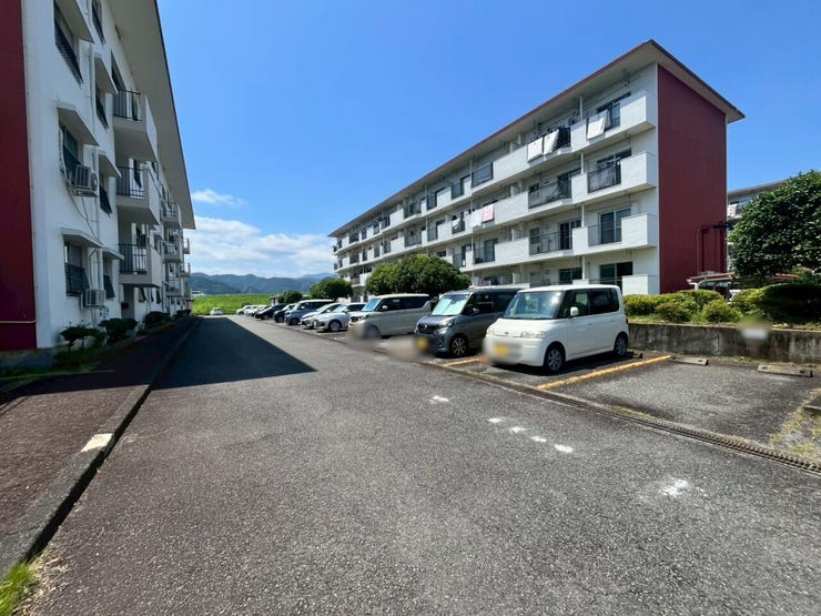 平面の駐車場です。
