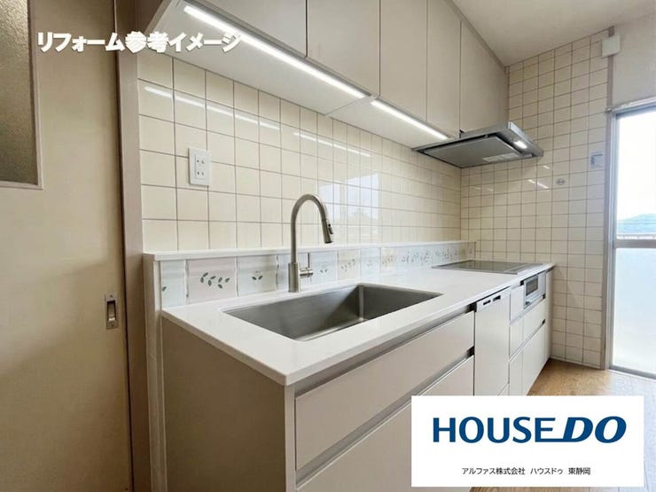 ※同社リフォーム施工事例を参考に生成AIを用いたイメージ画像です。※
システムキッチンへの変更等リフォームのご相談も承ります!