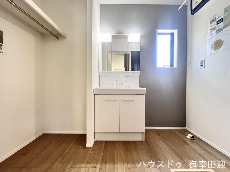 ■清々しいリフレッシュ空間■自分を磨き、気持ちを切り替える。心地よい光が差し込むプライベートスペース。
