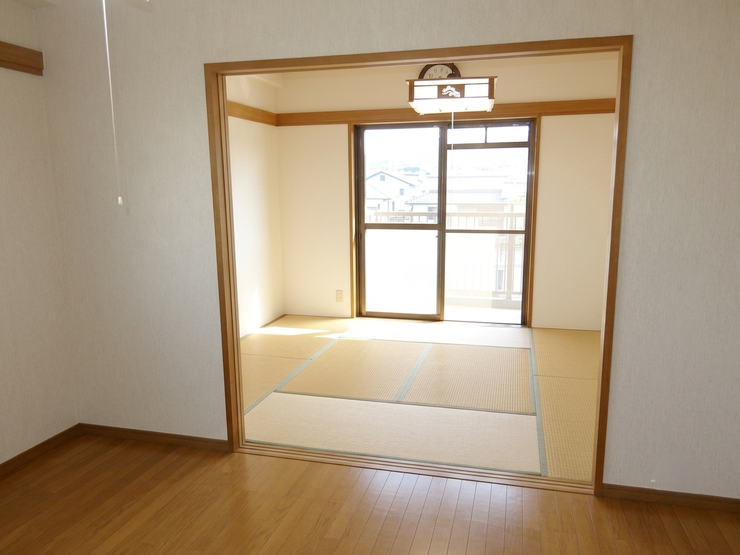 LDKと続き間で、お昼寝や来客時にも重宝する和室