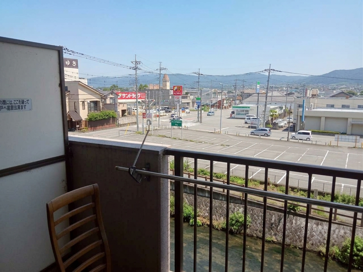 眺望良好で、心地よい風が吹き抜けるバルコニー