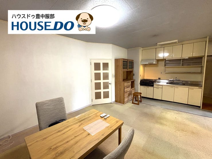 【外観】
【LDK】
外光の影響を受けにくく、落ち着いた時間を過ごせるLDK。明計画がしやすく、家具配置も自由度が高い心地よい空間です。