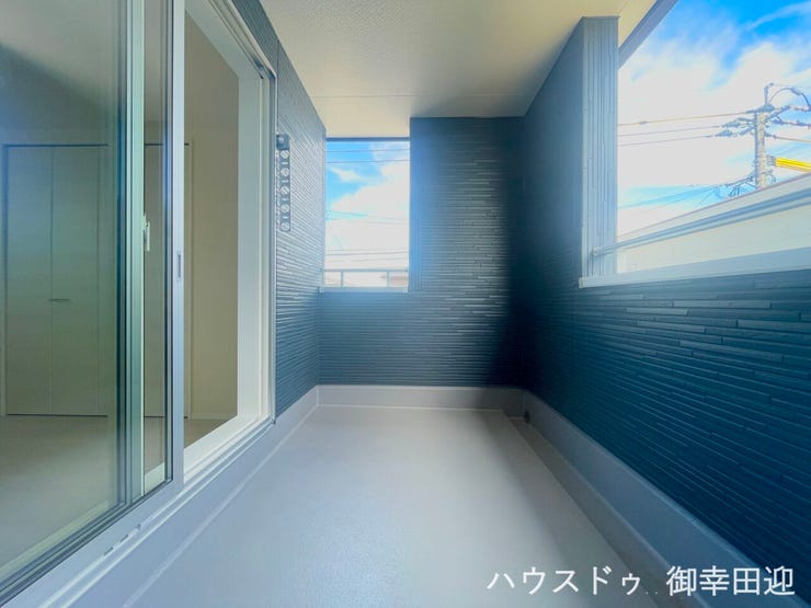 ■空の下の開放的な特等席■日光浴や読書、外の空気を感じながらリフレッシュ。暮らしを豊かにする、もう一つの心地よい空間です。