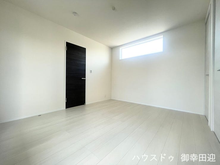 ■2階7帖洋室■心からリラックスできる静けさ、上質な眠りで、毎日をリセットします。明日への活力を養う空間です。