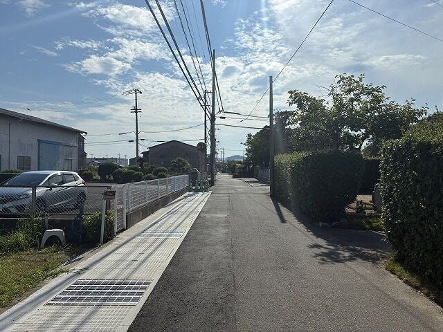北側道路西向き