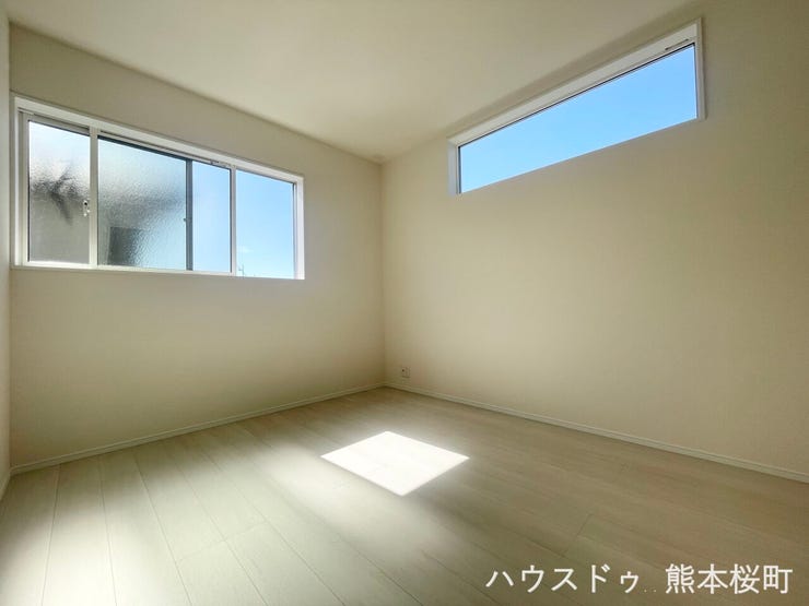 ■2階5.7帖洋室■寝室、書斎、趣味の部屋。家族の成長やライフスタイルに合わせ、様々な使い方ができる快適な空間です。