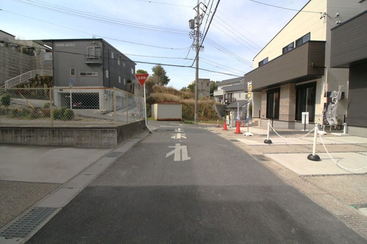 軽自動車やコンパクトカーなど小回りの利くお車での通行が便利です。