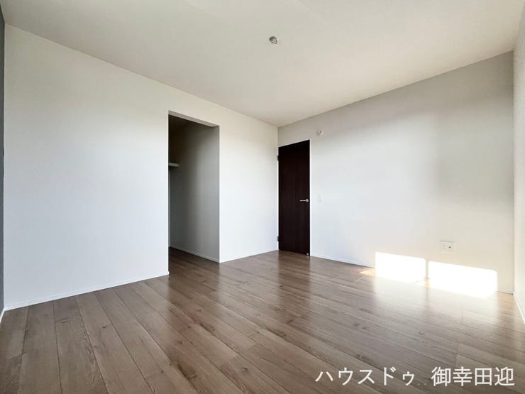■2階7帖洋室■心からリラックスできる静けさ、上質な眠りで、毎日をリセットします。明日への活力を養う空間です。