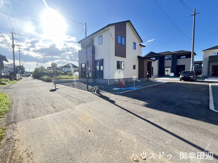■理想を叶える新しい暮らしの舞台■高いデザイン性と機能性を兼ね備えた住まい。ここで、家族の新しい物語が始まります。