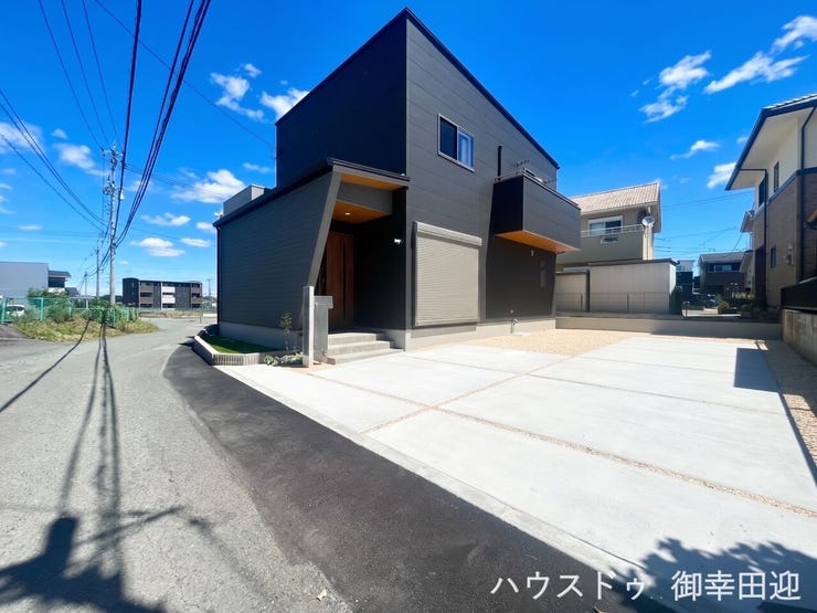 ■車と趣味の幅が広がる場所■単なる駐車スペースではない、洗車やタイヤ交換、DIYにも使える多目的な屋外スペースです。